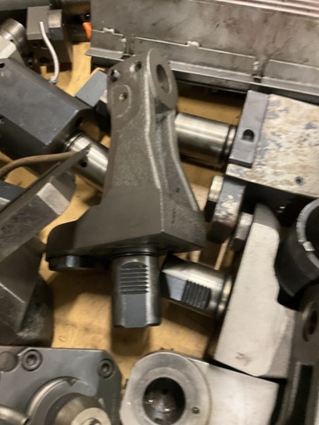 1406958-8 Parti med Chuckar och verktygshållare  MAZAK