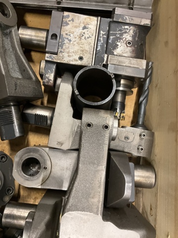 1406958-9 Parti med Chuckar och verktygshållare  MAZAK