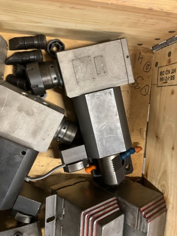 1406958-11 Parti med Chuckar och verktygshållare  MAZAK