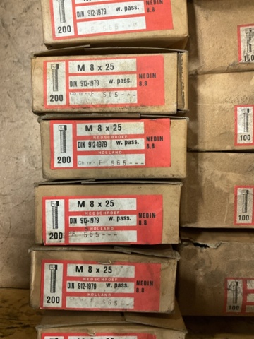 1406959-4 Screw assortment