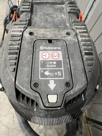 1426902-2 Vacuum cleaner Husqvarna DE 110