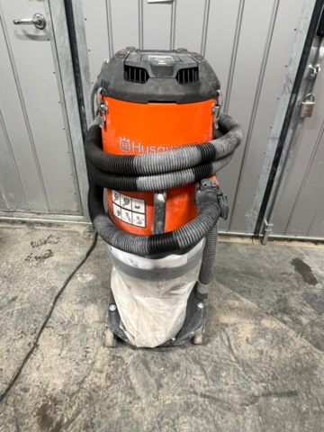 1426902-3 Vacuum cleaner Husqvarna DE 110