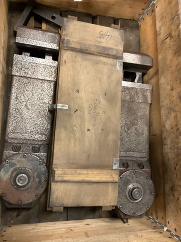 1406967-10 2 st. Maskinskruvstycke Allmatic 200