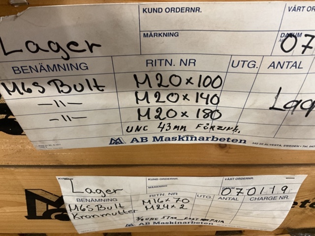 1406957-2 Lot with bolt and screw assortment