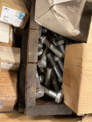 1406957-6 Lot with bolt and screw assortment