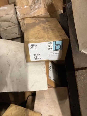 1406957-7 Lot with bolt and screw assortment