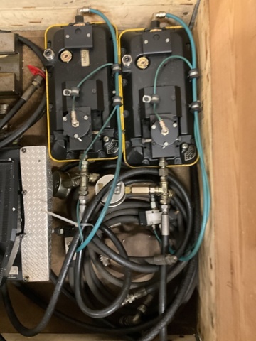 1406968-7 2 st. Hydrauliska Maskinskruvstycke