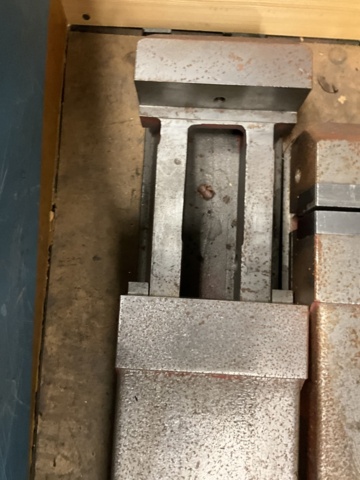 1406971-3 2 st. Maskinskruvstycke Allmatic 200