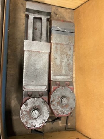 1406971-4 2 st. Maskinskruvstycke Allmatic 200