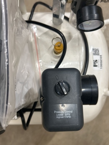 1305244-8 Air compressor with accessories - Silent Air Compressor DA7002 - 2015