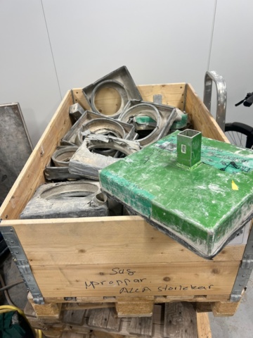 1426943-1 Stamping bowls