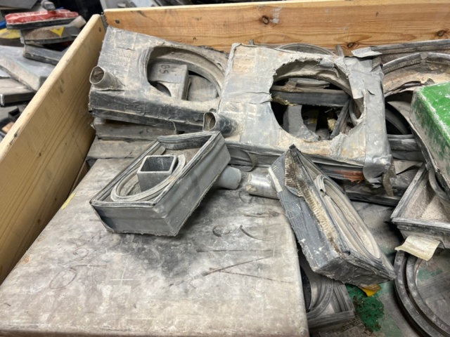 1426943-7 Stamping bowls