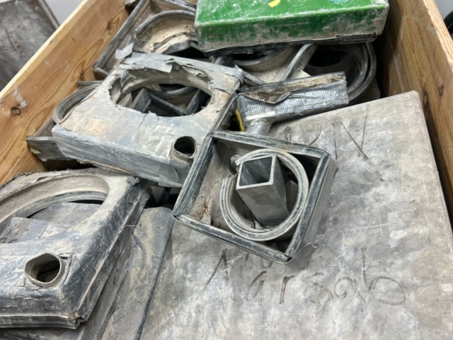 1426943-8 Stamping bowls