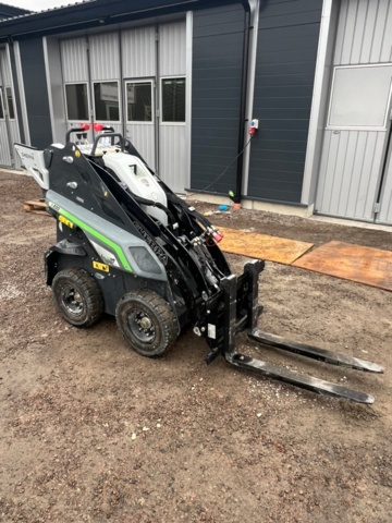 1426949-7 Battery-powered mini loader SHERPA Z10 E200