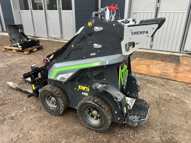 1426949-3 Battery-powered mini loader SHERPA Z10 E200