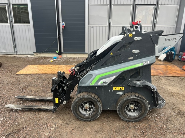 1426949-2 Battery-powered mini loader SHERPA Z10 E200