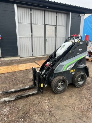 1426949-1 Battery-powered mini loader SHERPA Z10 E200