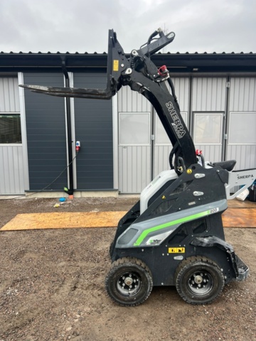 1426949-17 Battery-powered mini loader SHERPA Z10 E200