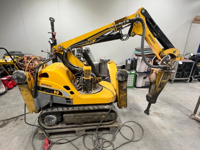 1426950-13 Rivningsrobot Brokk 90
