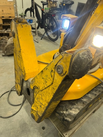 1426950-16 Rivningsrobot Brokk 90