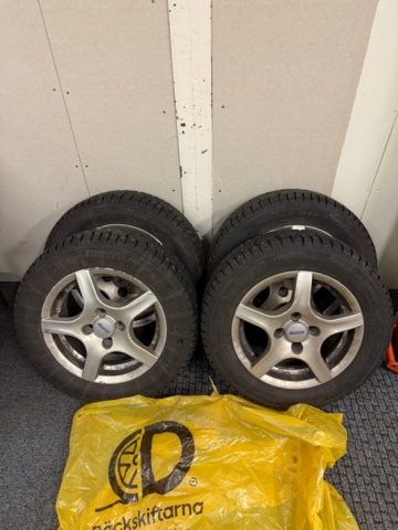 1352446-1 4 Pirelli studded tires on aluminum rims 175/65 4-hole