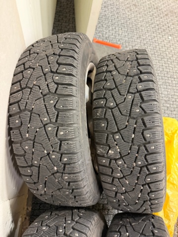 1352446-6 4 Pirelli studded tires on aluminum rims 175/65 4-hole