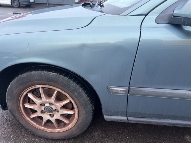 1351372-10 Volvo V70 2.4 Manuell, 140hk, -2002