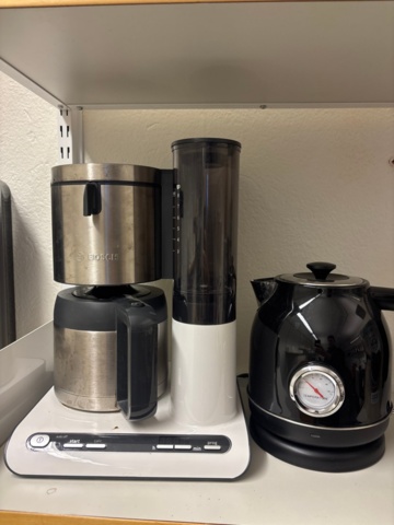 1442245-5 Kylskåp ELVITA, micro Samsung, kaffebryggare, vattenkokare