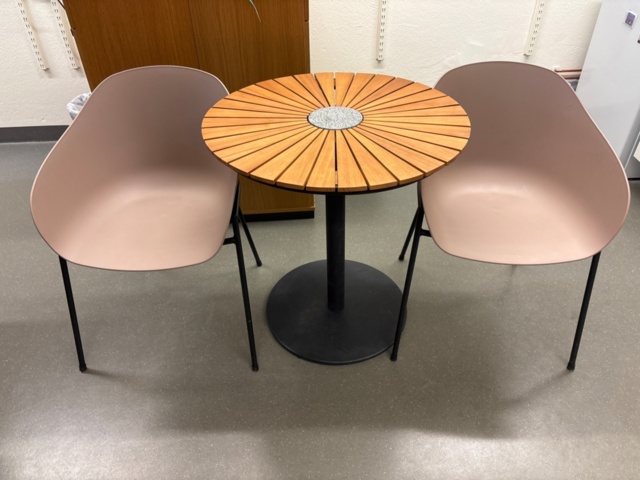 1442246-1 Bord och stolar 2st