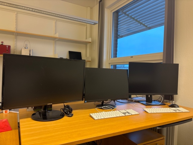 1442248-1 Dataskärmar 3st och 2st tangentbord