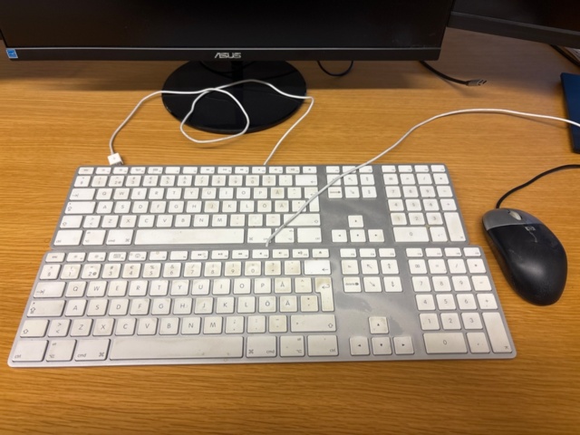 1442248-2 Dataskärmar 3st och 2st tangentbord