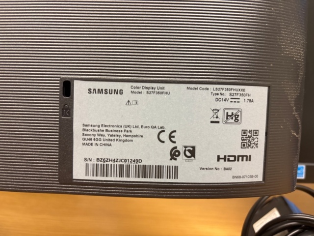 1442248-3 Dataskärmar 3st och 2st tangentbord