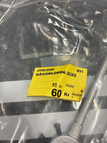 1461742-3 Thread cutters/Thread holders