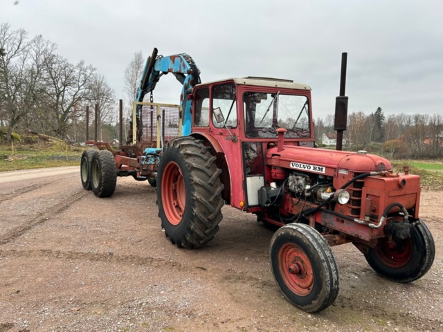 1407998-10 Tractor with forestry trailer & HIAB crane - BM Volvo Boxer 350 -1963