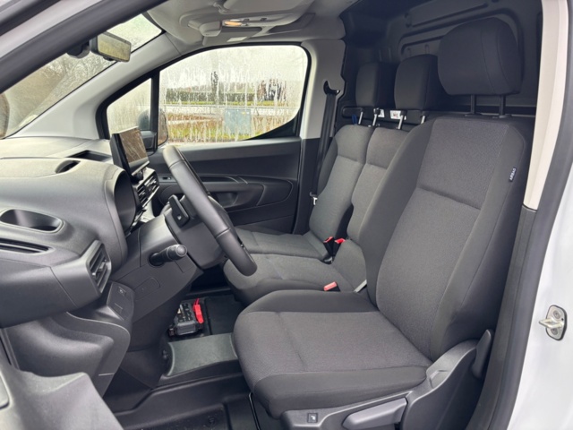 918919-9 Opel Combo Van L2 1.5 BlueHDi 130 EAT, 131hp, 2025