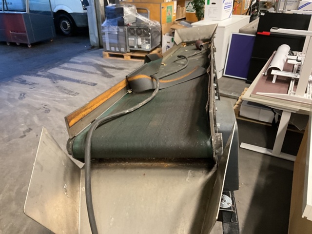 1406981-8 Transportör