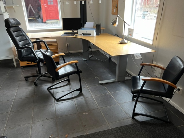 1426838-2 Office furniture - Desks, chairs, shelves, etc.