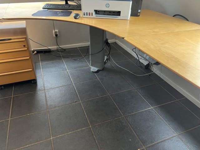 1426838-6 Office furniture - Desks, chairs, shelves, etc.