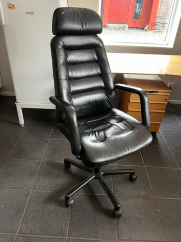 1426838-7 Office furniture - Desks, chairs, shelves, etc.