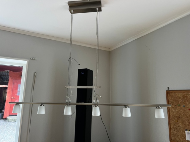 1426838-10 Office furniture - Desks, chairs, shelves, etc.