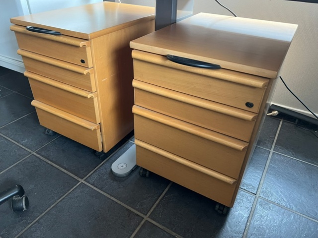 1426838-13 Office furniture - Desks, chairs, shelves, etc.