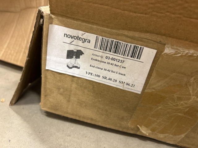 1435559-8 Installationsfästen för solcellspaneler Novotegra