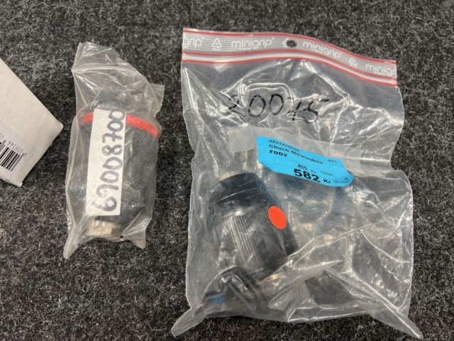 1462056-3 5 pcs chucks