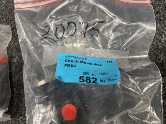 1462056-4 5 pcs chucks