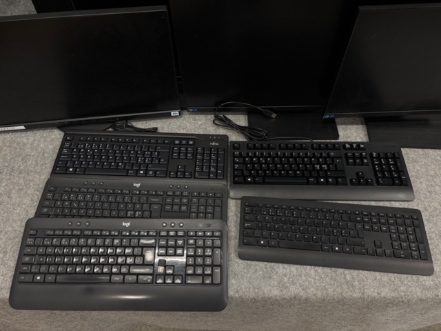 918924-2 Computer package - Lenovo mini-PC, 5 monitors and accessories
