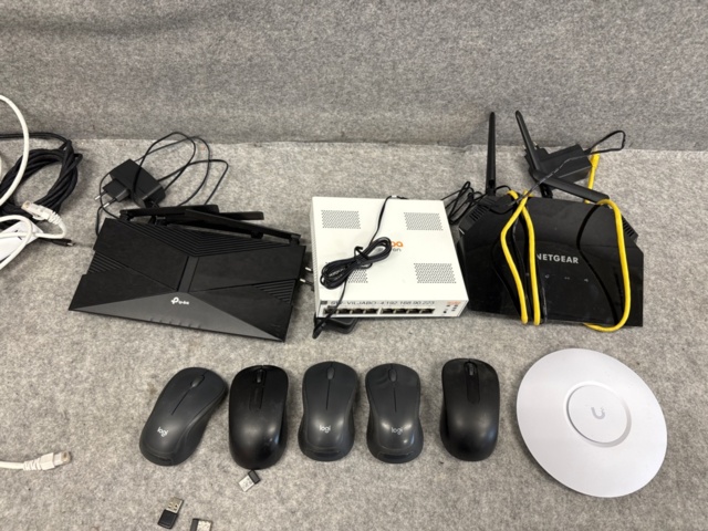 918924-11 Computer package - Lenovo mini-PC, 5 monitors and accessories