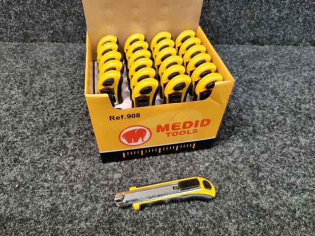 1441038-2 24 st Brytknivar Medid