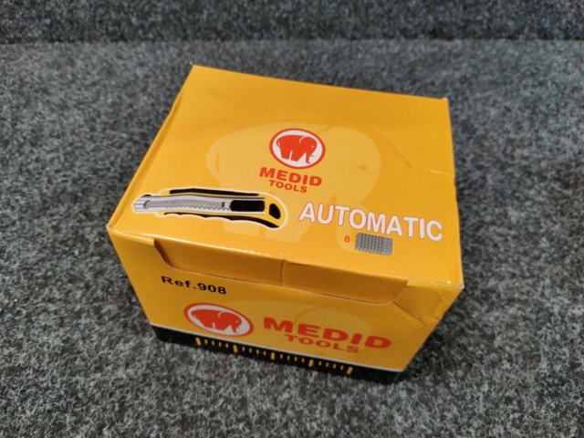 1441038-8 24 st Brytknivar Medid