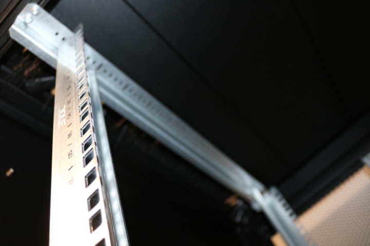 1416733-8 IT-Serverskåp ENOC 800x800x2000 (Nytt)