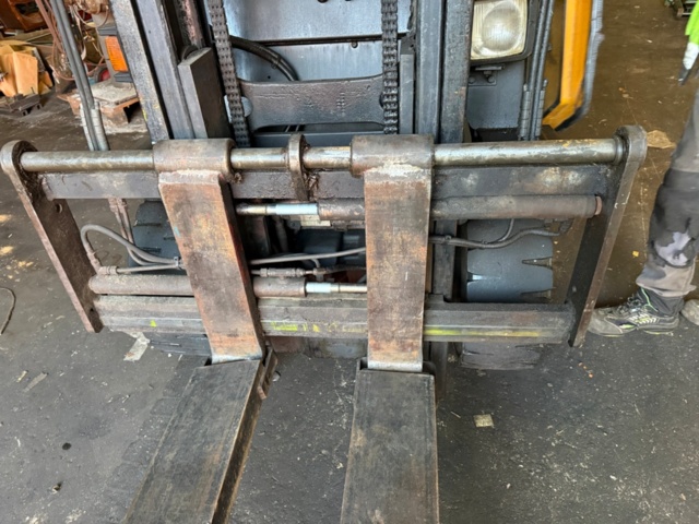 1460237-16 Motviktstruck Yale DFG 30 1995  "3000kg"